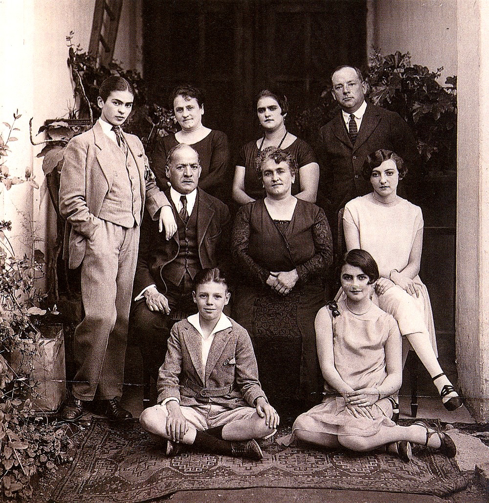 frida-family-portrait