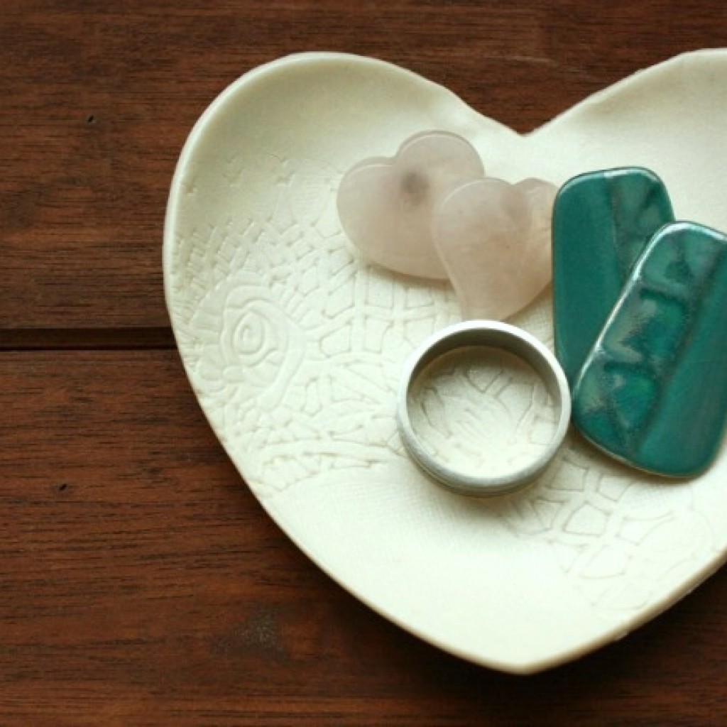 DIY: Make your own clay heart-shaped jewelry dish